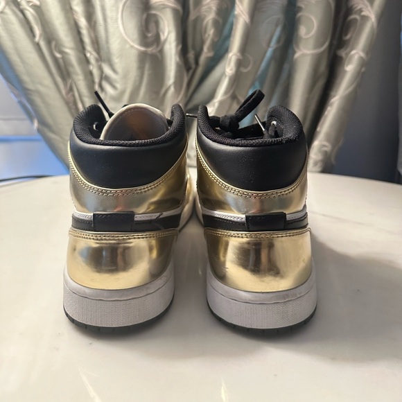Nike air Jordan 1 mid metallic gold - women’s 8 - Picture 5 of 6